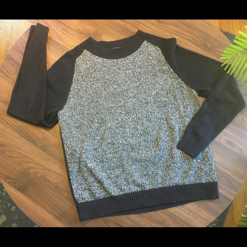Gap black sweater with from panel